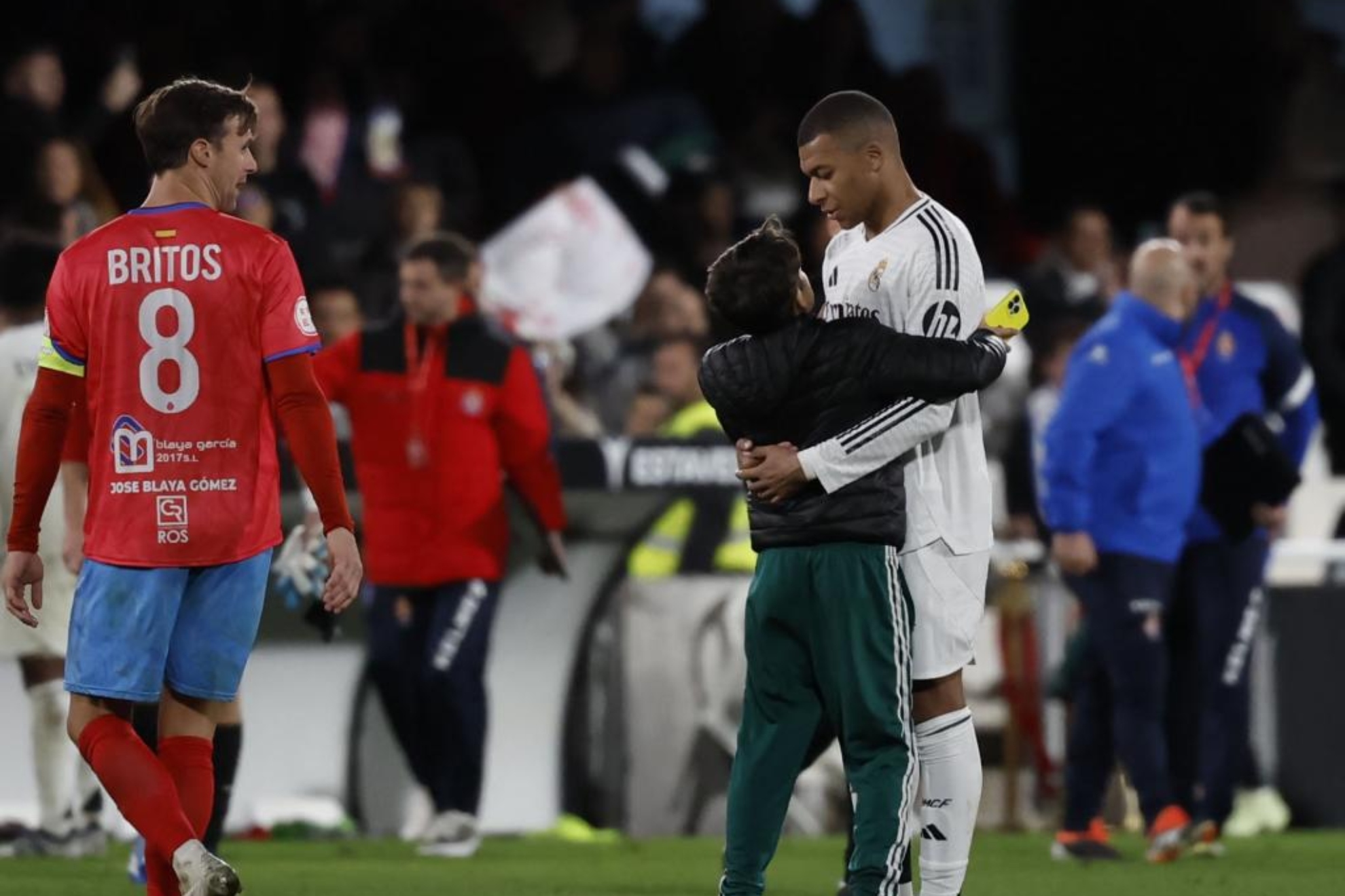 高昂背后的 高昂背后的